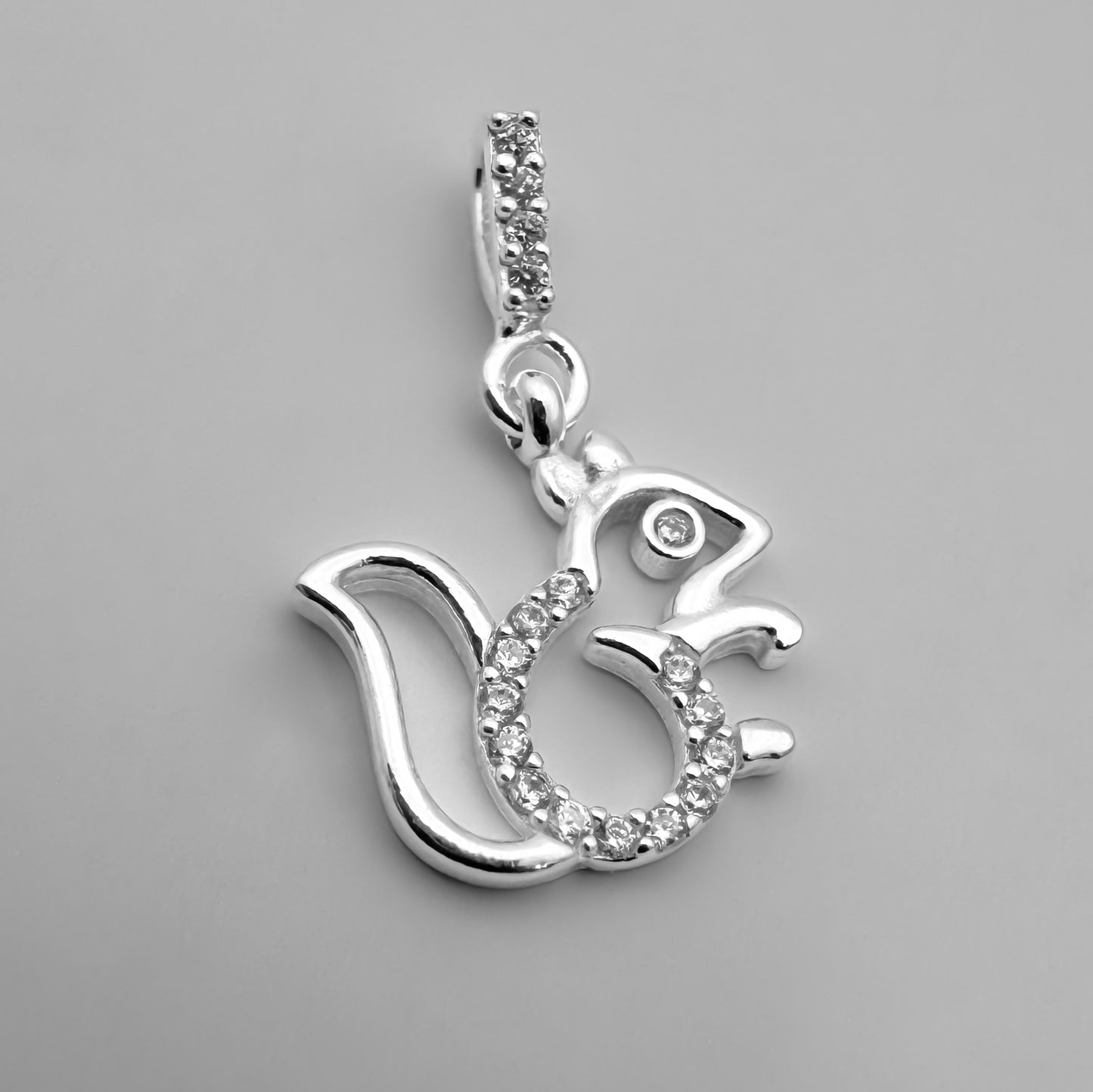 Dije ardilla con Zircones