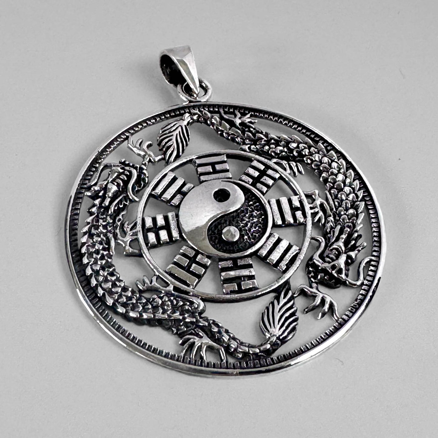 Dije Dragones Yin Yang envejecido