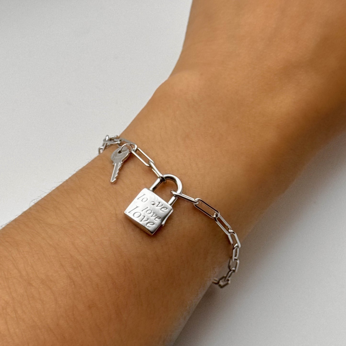 Pulsera Candado con Llave