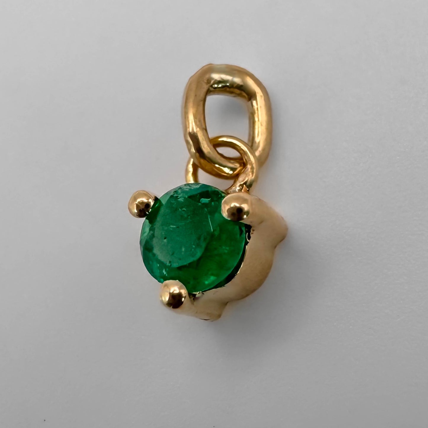 Dije Oro 18k y Esmeralda redonda