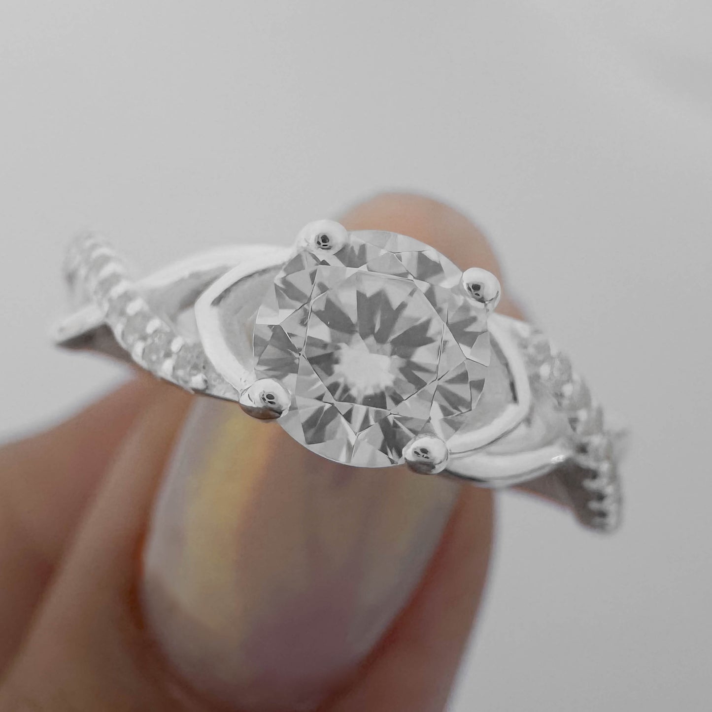 Anillo de compromiso cruzado