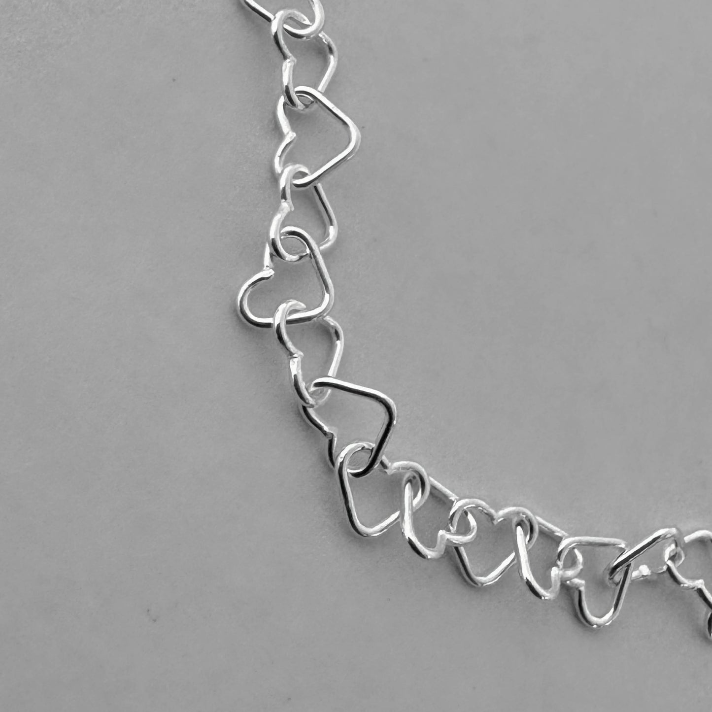 Pulsera corazones mediana
