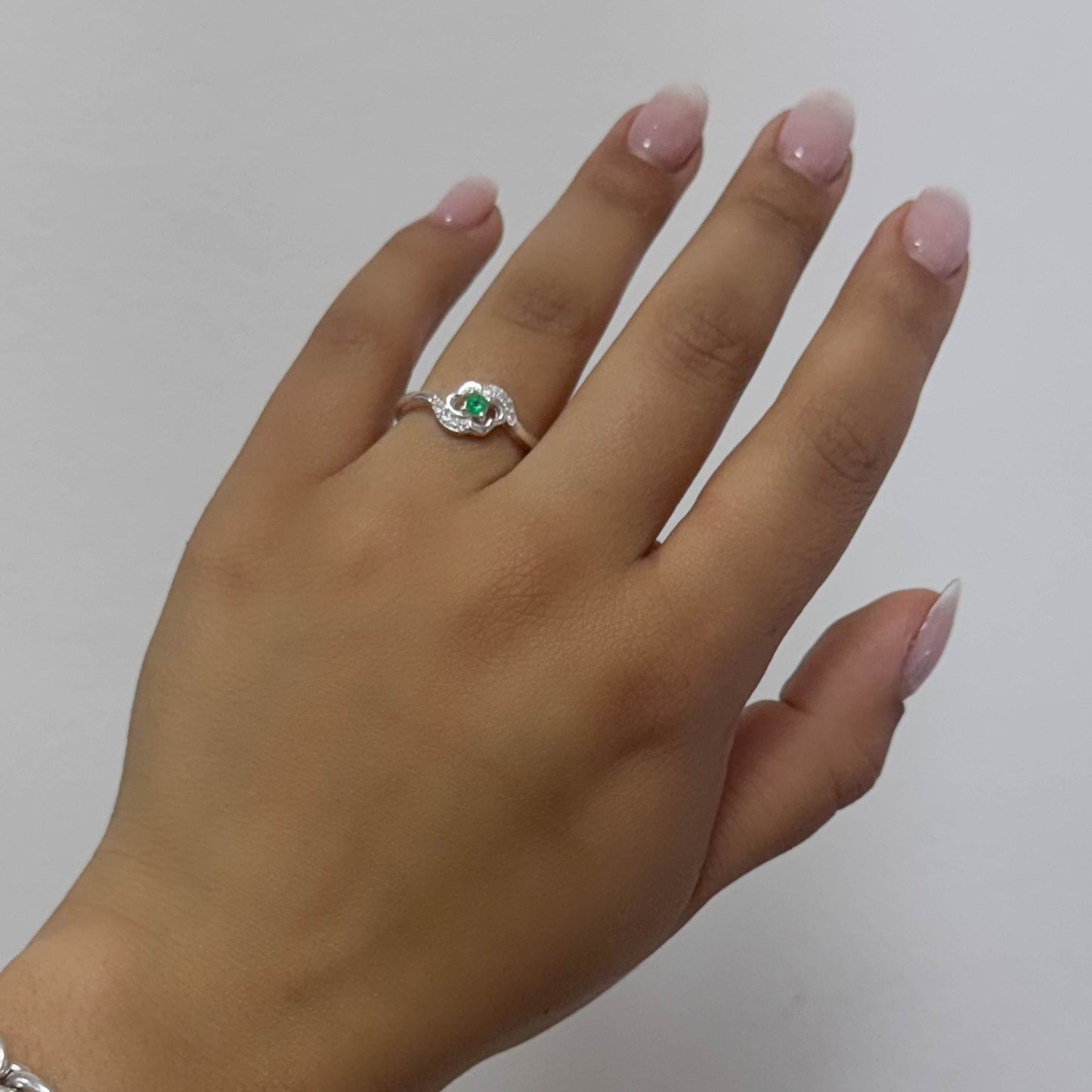 Anillo con esmeralda