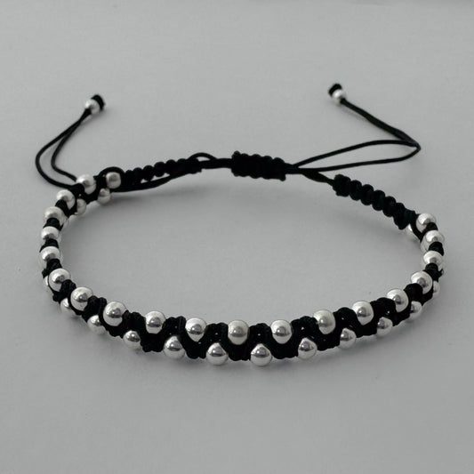 Pulsera negra tejida con esferas
