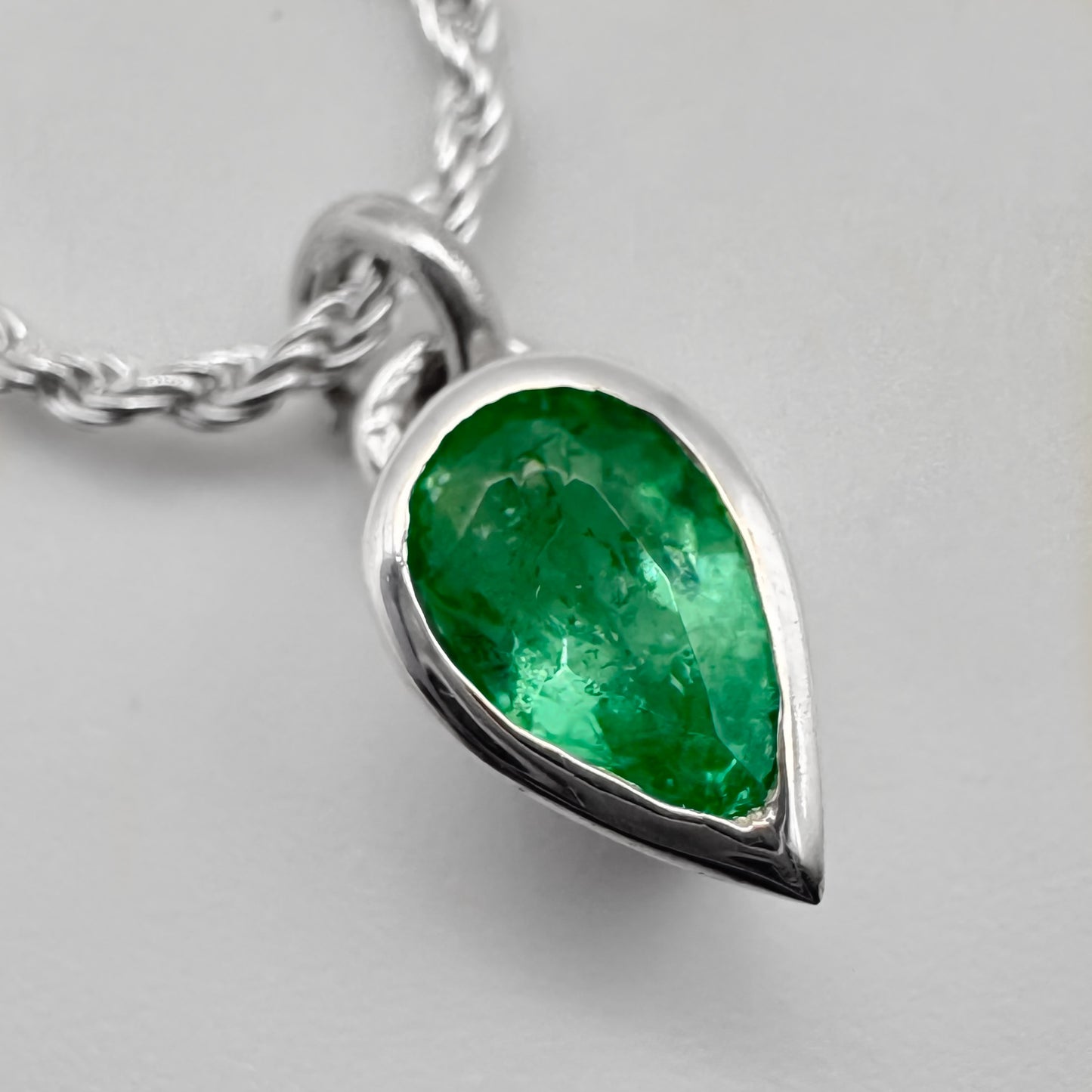 Collar con Esmeralda