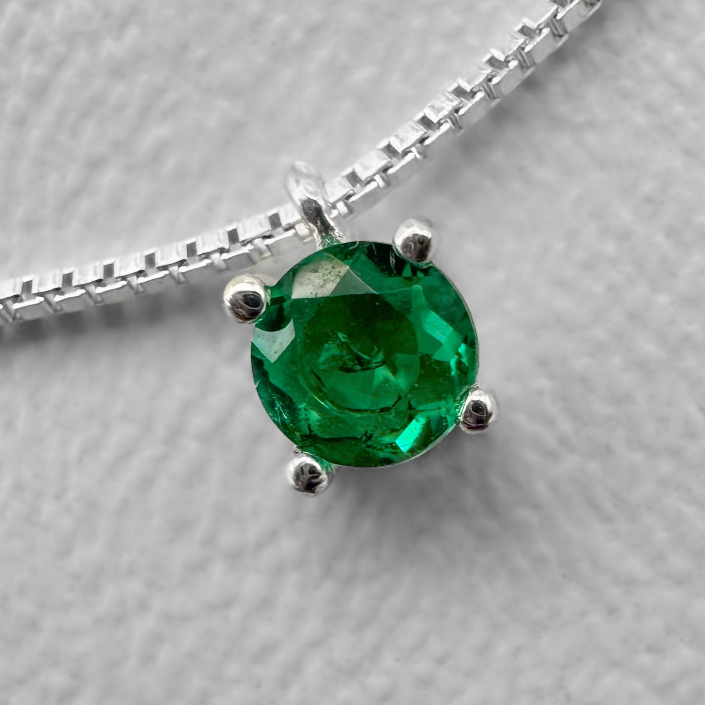 Collar con Esmeralda