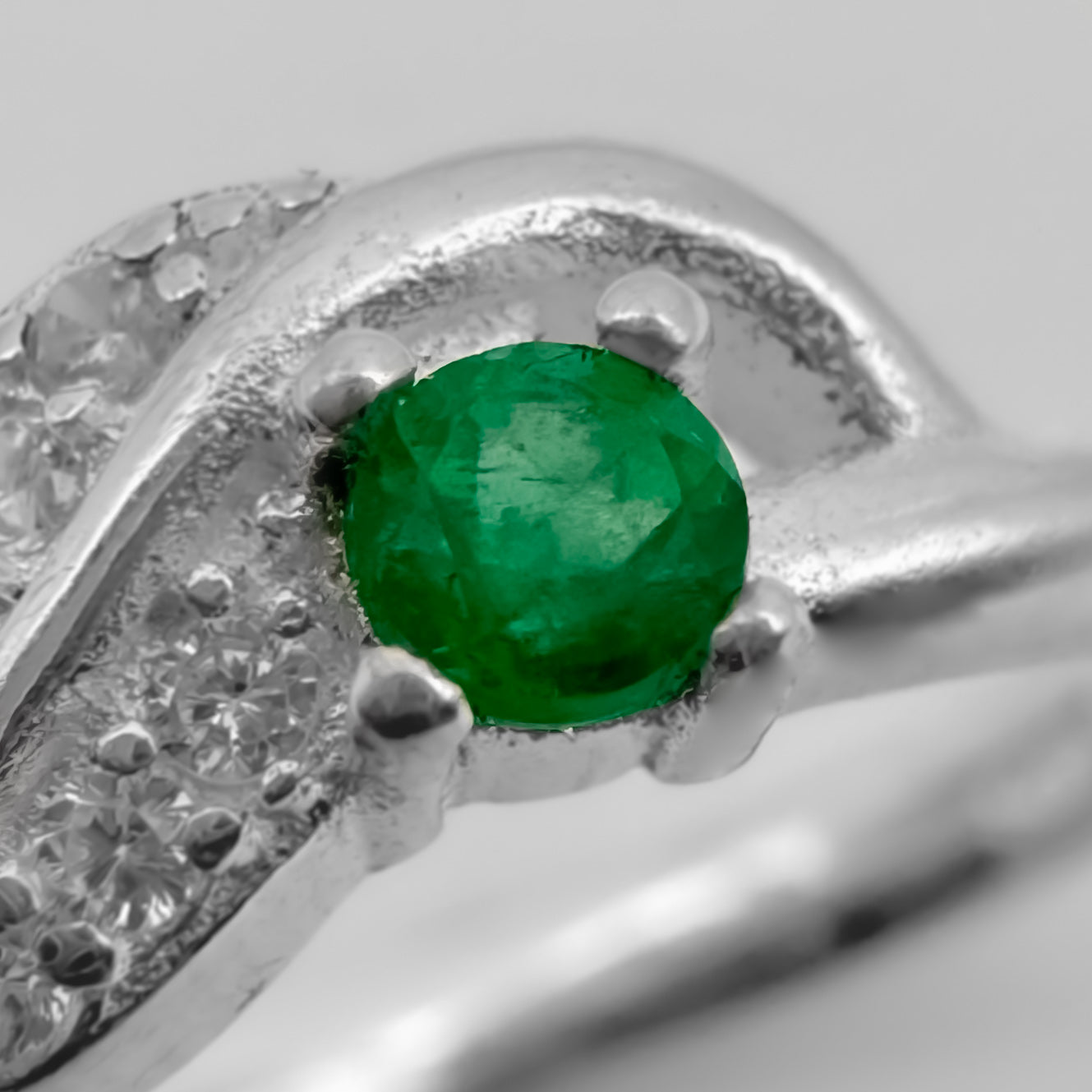 Anillo Esmeralda Hoja