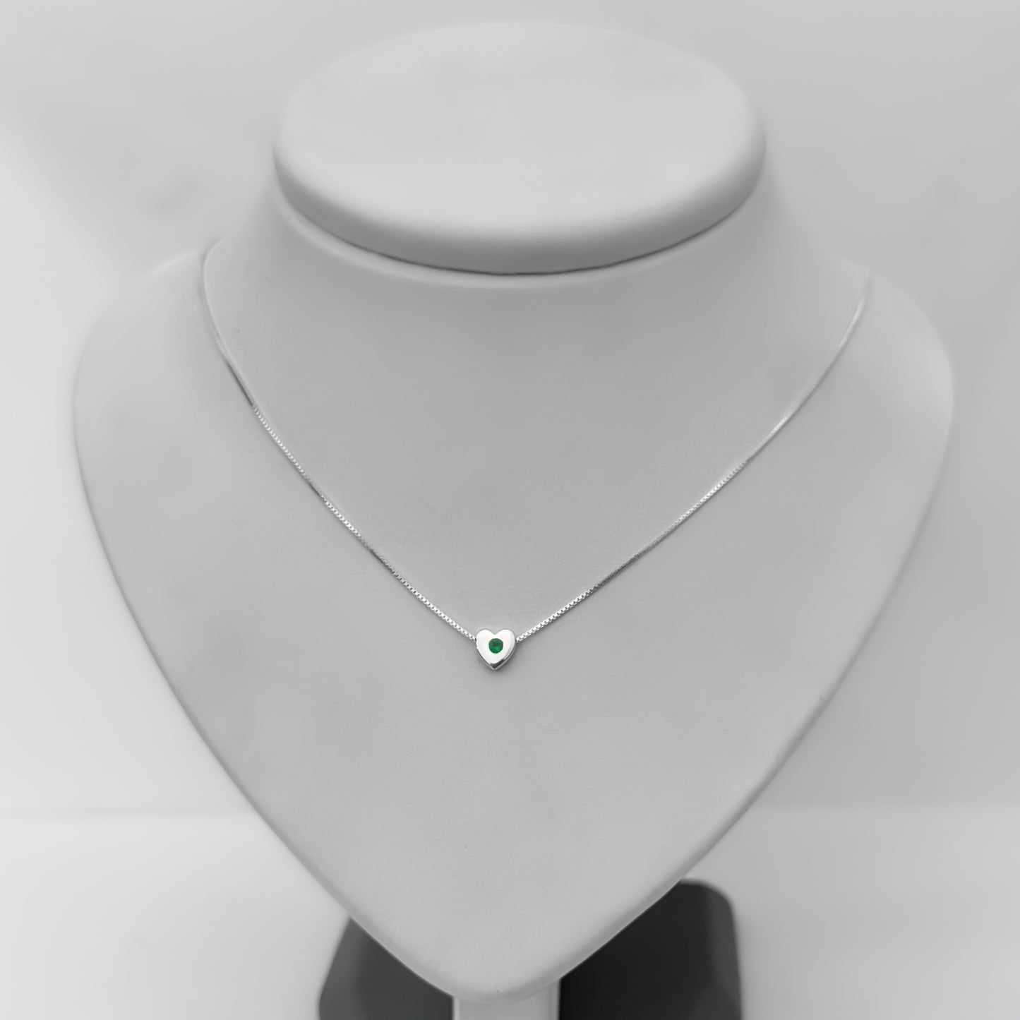 Collar con Inicial y Esmeralda