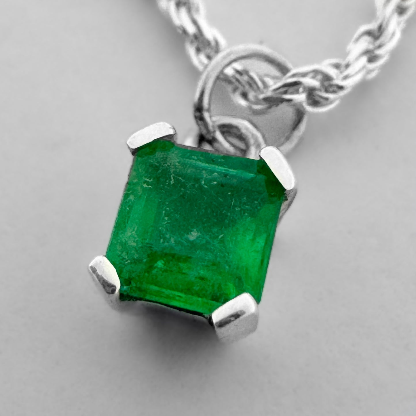 Collar con Esmeralda Princess