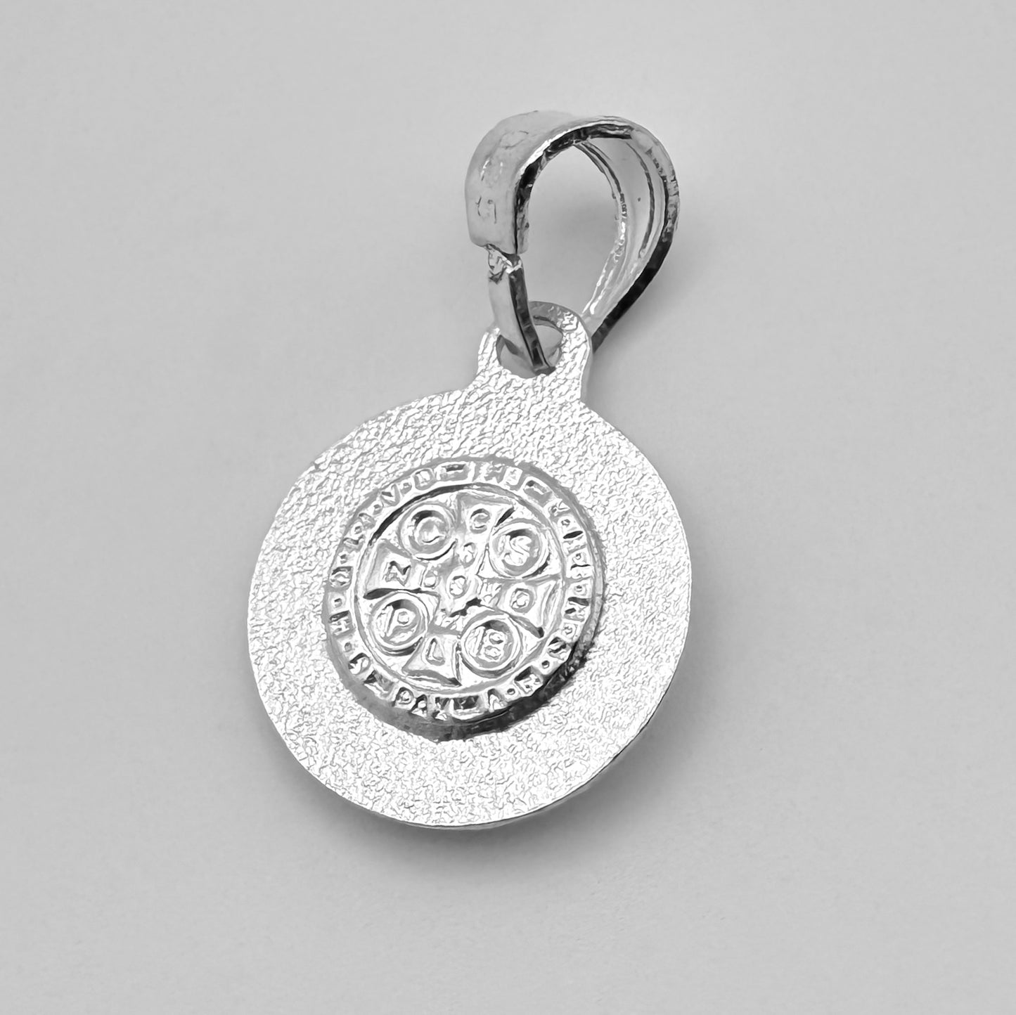Dije en oro plata San Benito grande