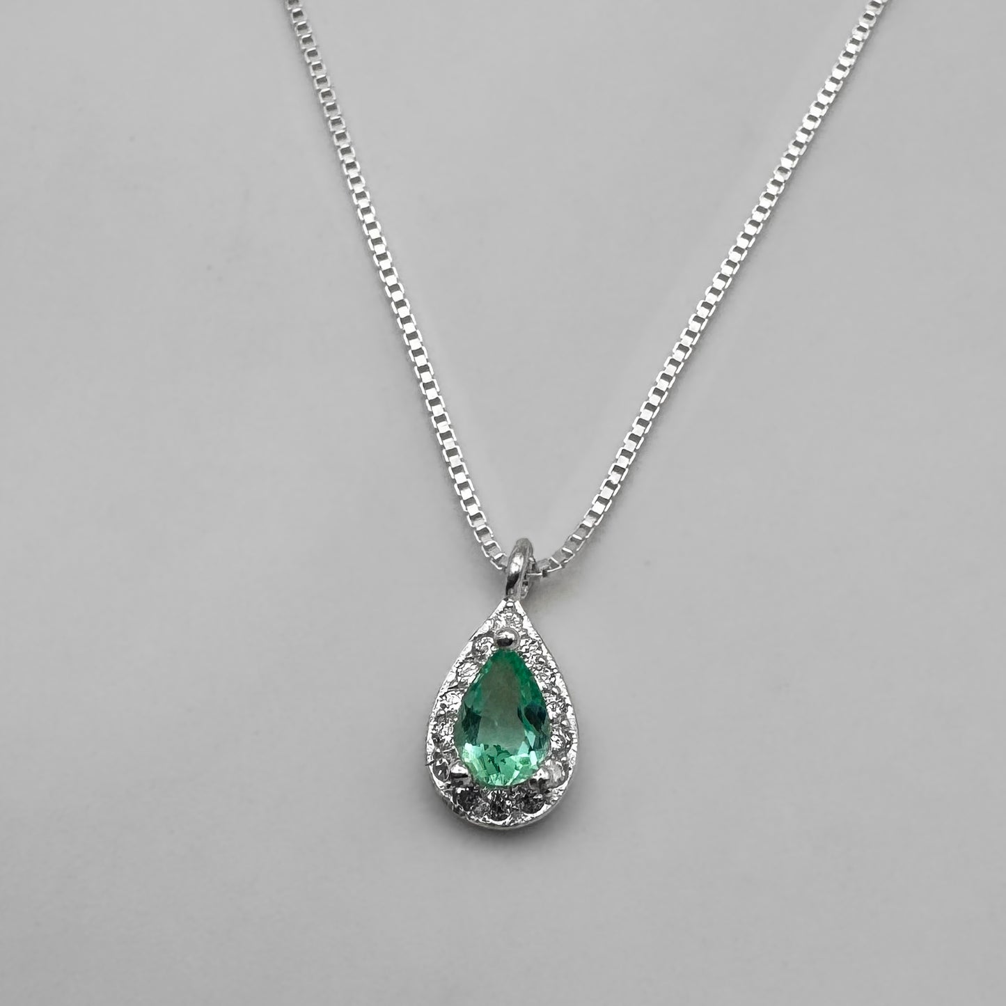 Collar lágrima con Esmeralda