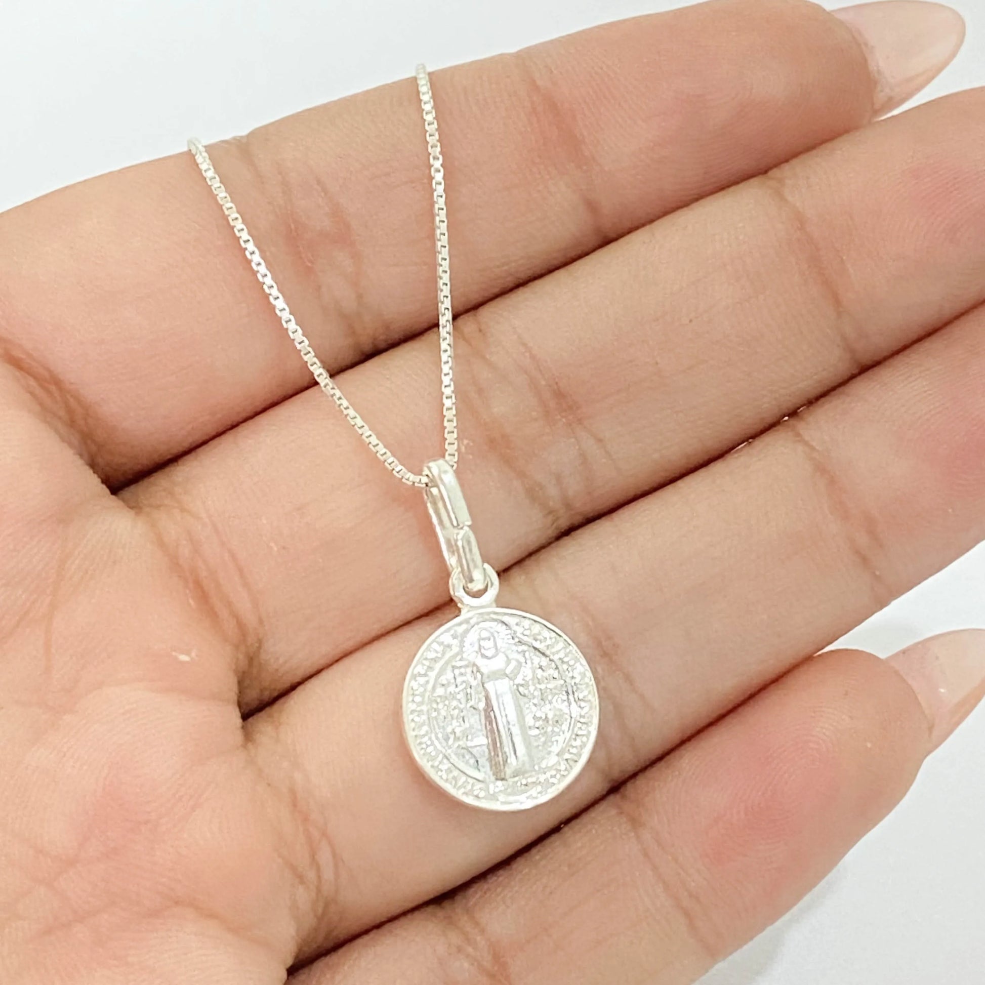 Dije San Benito en plata ley 925