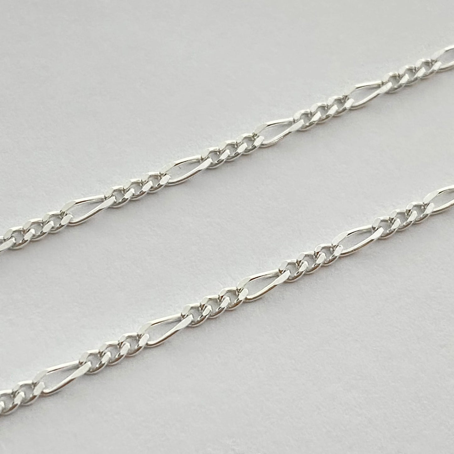 Cadena Cartier delgada