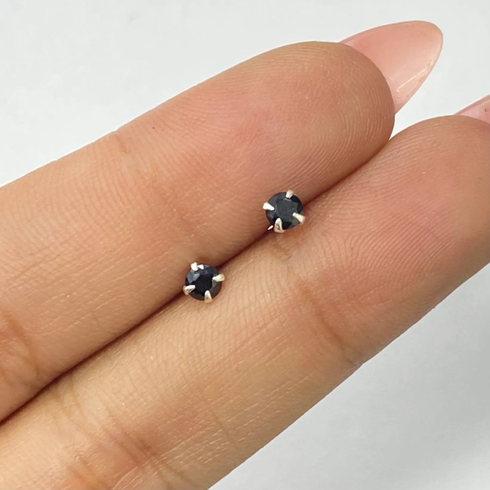 Topo con Zircón Negro Redondo