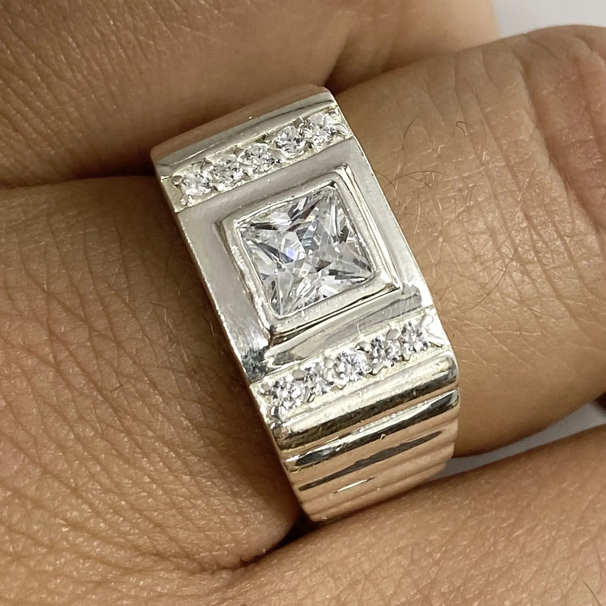 Anillo Rectangular Zircones