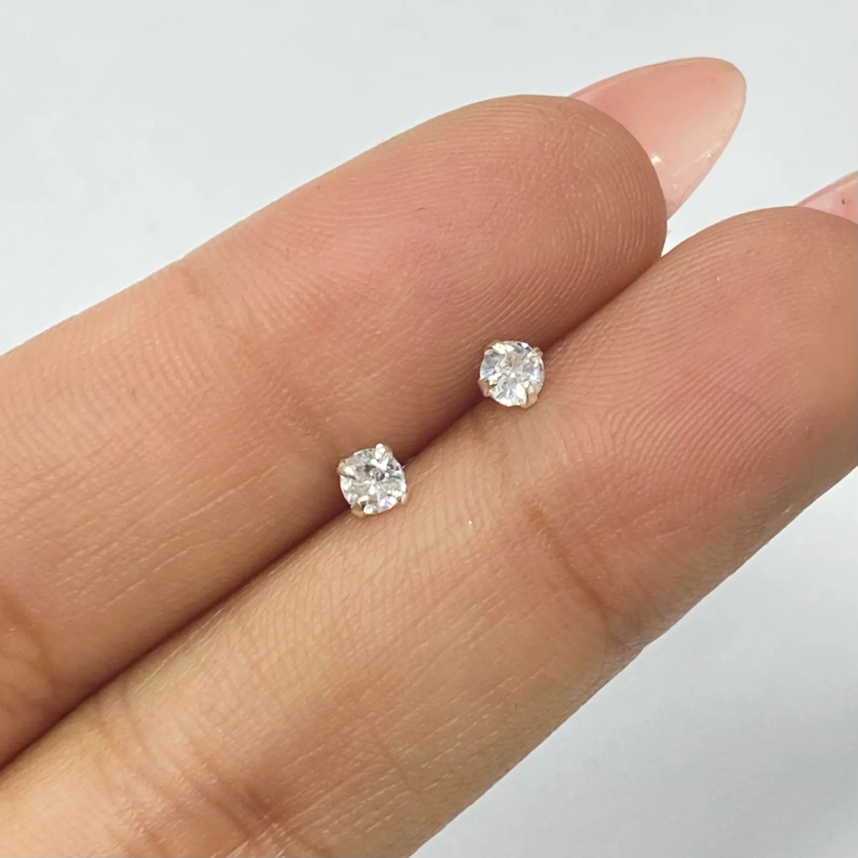 Topo con Zircón Blanco Redondo