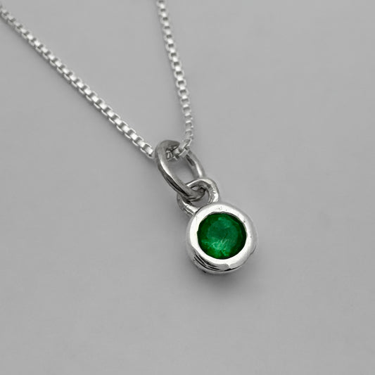 Collar Esmeralda flotante