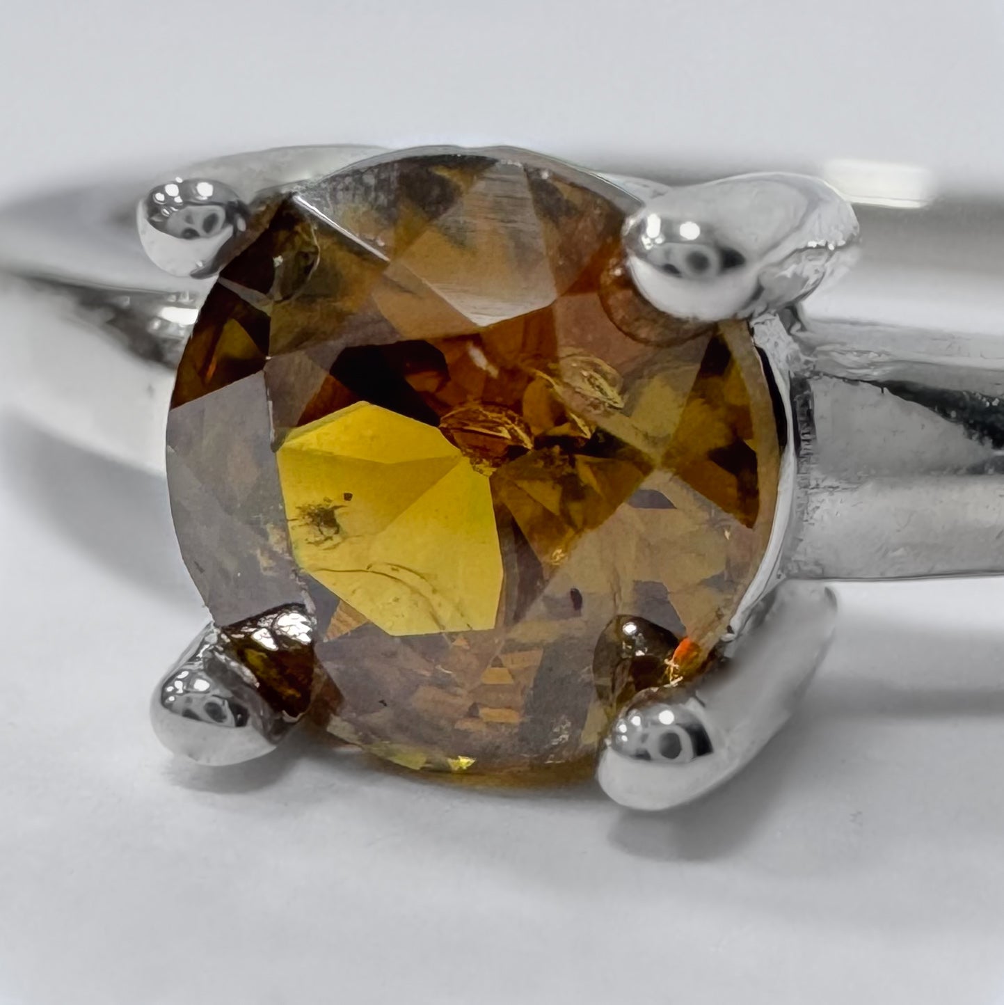 Anillo con Zafiro Café Natural