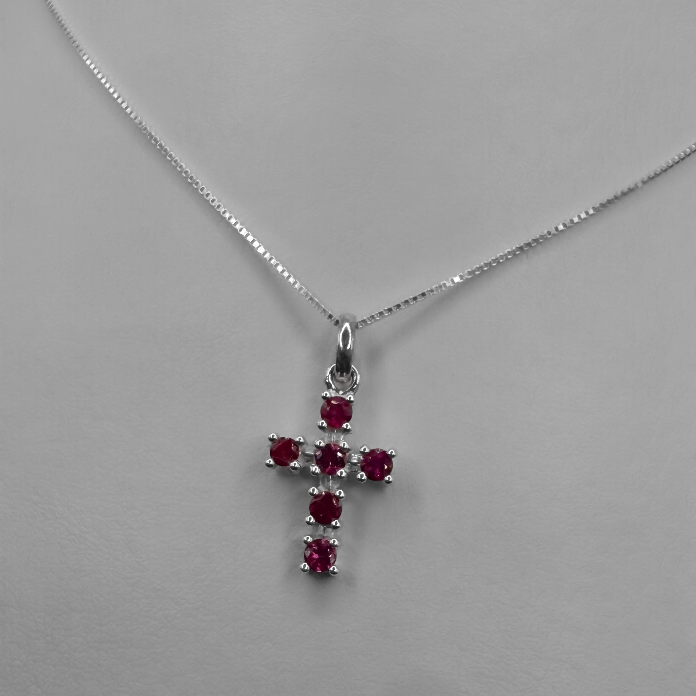 Collar Cruz con Rubies