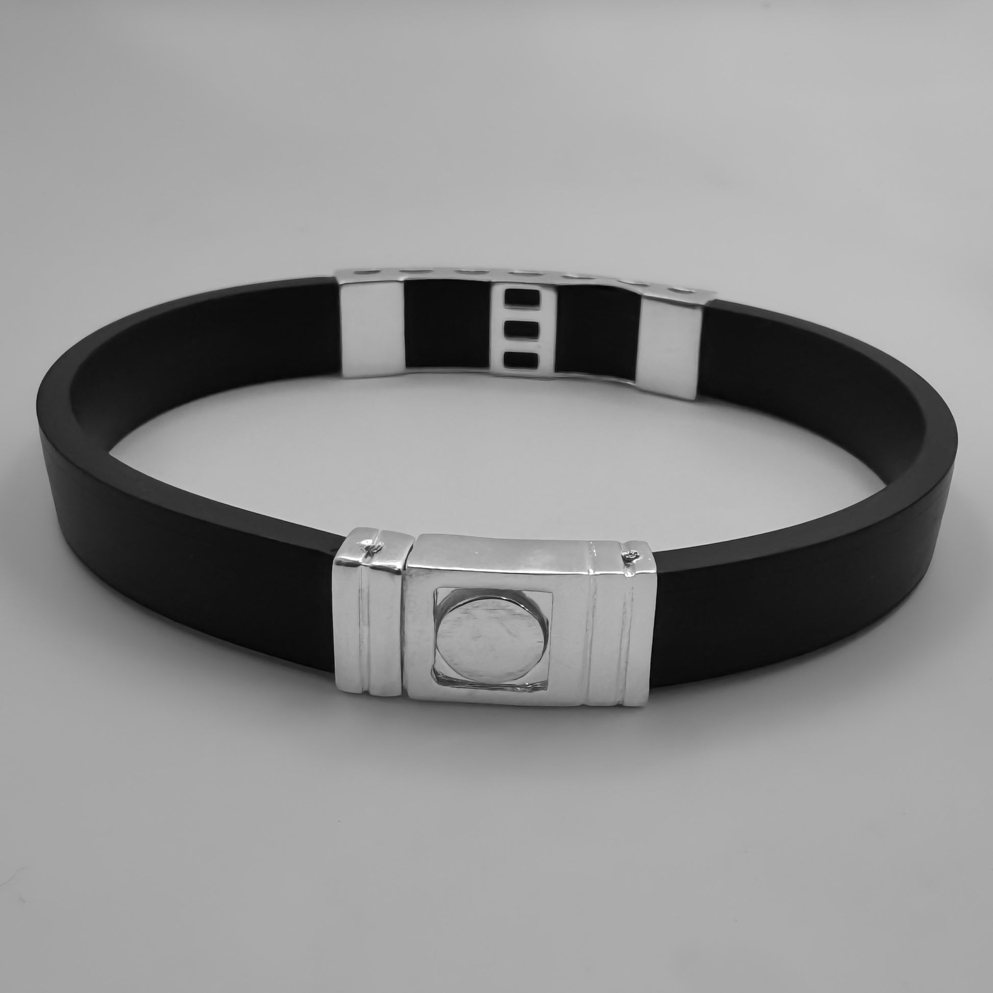 Pulsera Banda Negra Geométrica