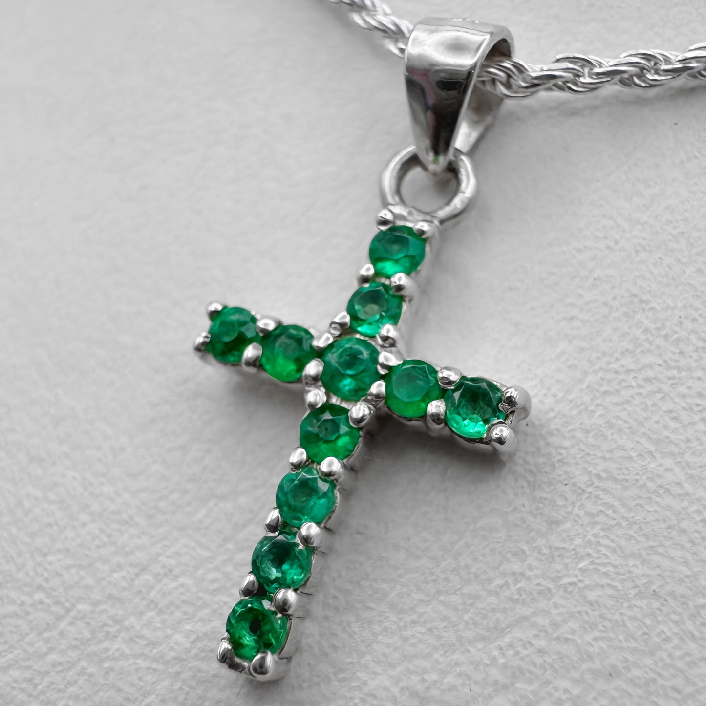 Collar Cruz Esmeraldas