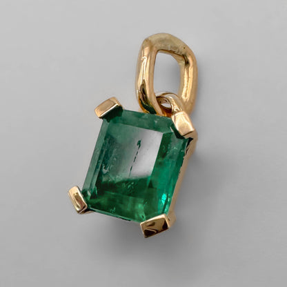 Dije Oro 18k y Esmeralda Cuadrada