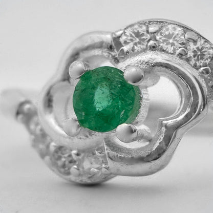 Anillo con esmeralda