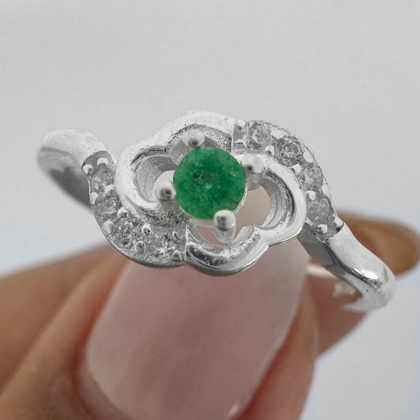 Anillo con esmeralda