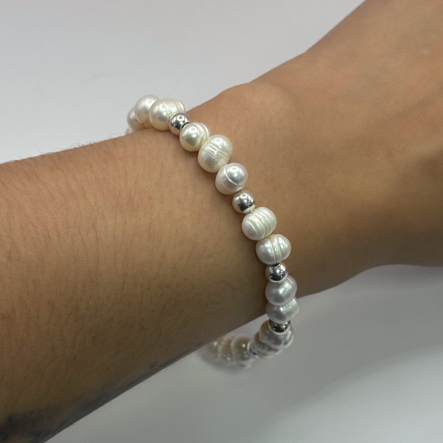 Pulsera con perlas cultivadas pequeñas