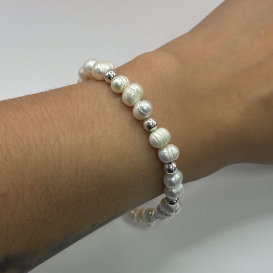 Pulsera con perlas cultivadas pequeñas