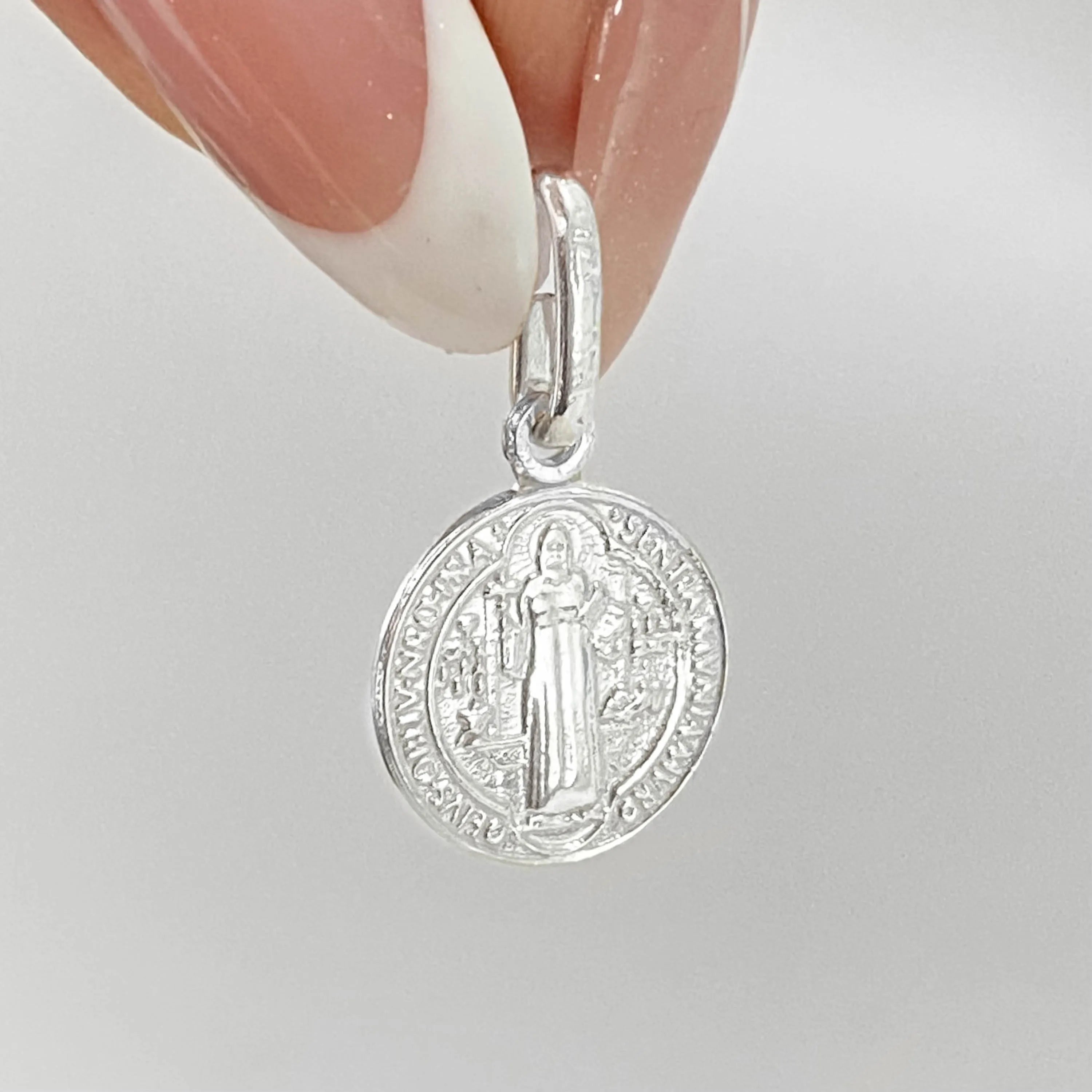 Dije San Benito en plata ley 925