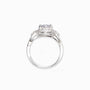 Anillo de cóctel en Plata Ley 925 talla 7 con un gran cirón ovalado central y halo de circones brillantes sobre montura de 13x11mm.