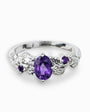 Anillo de plata ley 925 con diseño de hojas y amatista central.