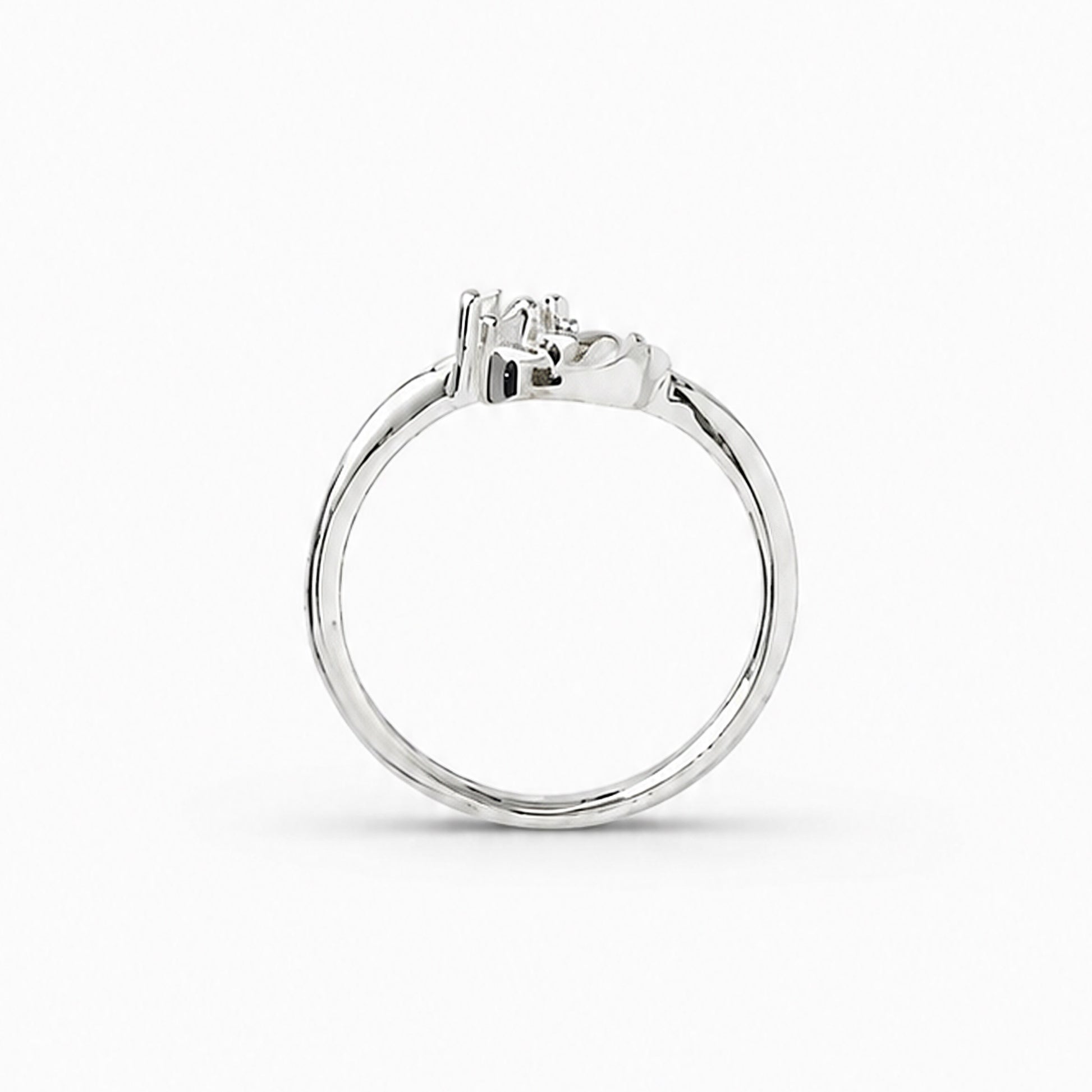 Anillo de diseño calado en Plata Ley 925 talla 7 con forma de cisne cubierto de circones brillantes transparentes.