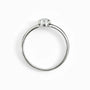 Anillo solitario en plata ley 925 con topacio baby blue engastado en bisel cerrado.