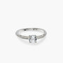Anillo solitario de compromiso en Plata Ley 925 talla 8 con cirón central de 6mm y piedras brillantes en los laterales.