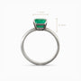 Anillo solitario en oro blanco con esmeralda rectangular de alta calidad para mujer