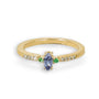 Anillo en oro con tanzanita, esmeralda y diamantes.