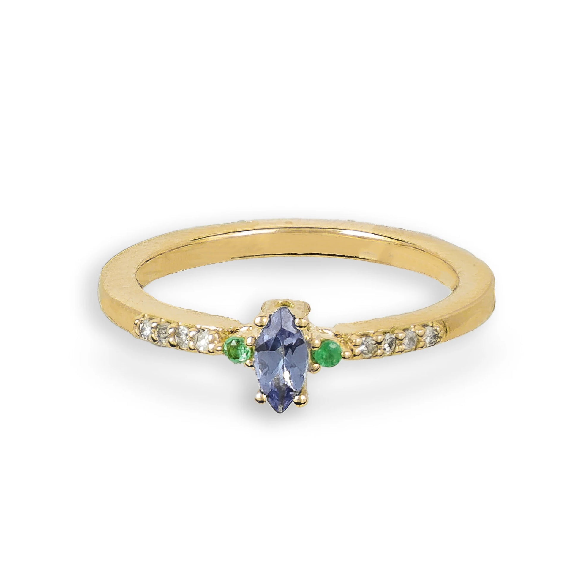 Anillo en oro con tanzanita, esmeralda y diamantes.