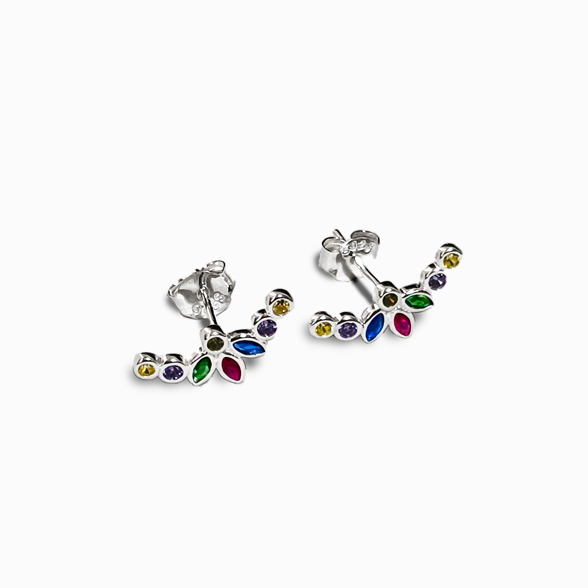 Par de aretes topos arqueados de 14x11mm en Plata Ley 925 engastados con circones multicolores en cortes redondos y marquesa.