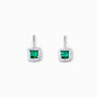 Aretes colgantes de plata ley 925 con circón cuadrado de 7 mm en caja de plata y cierre español sobre fondo blanco.
