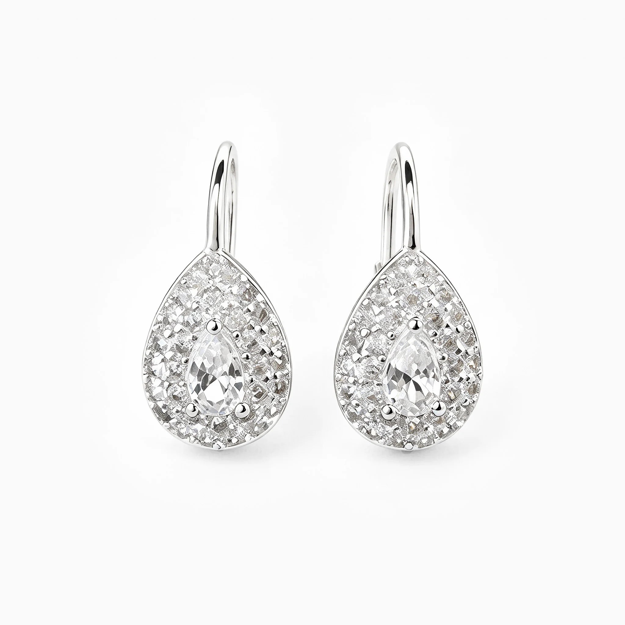 Aretes colgantes en forma de gota de 11.5x8.6 mm en plata ley 925 con circones