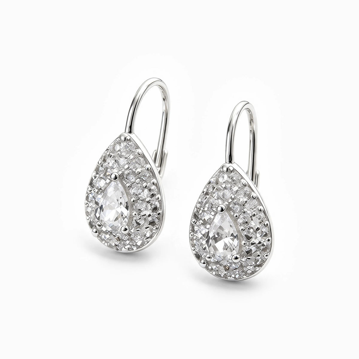 Aretes colgantes en forma de gota de 11.5x8.6 mm en plata ley 925 con circones