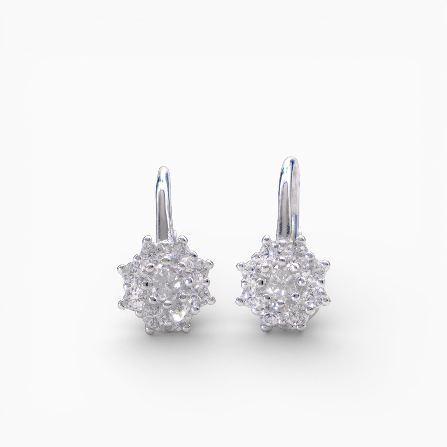 Aretes 'Destello Floral' – Plata Ley 925 y Circones Premium