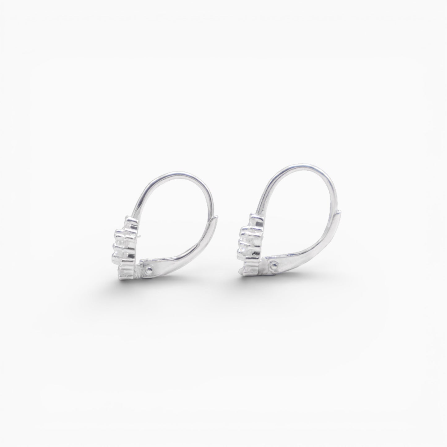 Aretes 'Destello Floral' – Plata Ley 925 y Circones Premium