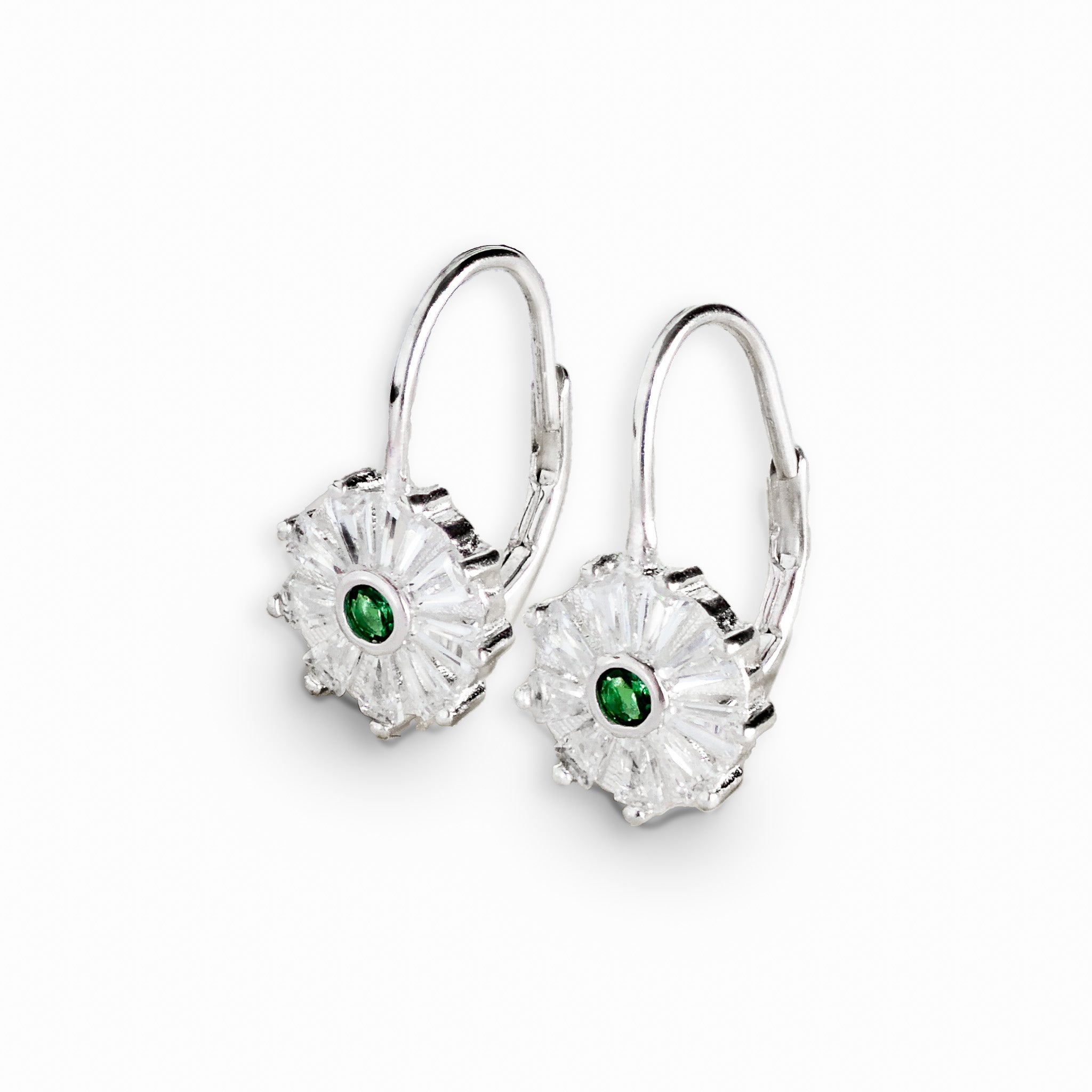 Aretes colgantes redondos en plata ley 925 con circon verde central.