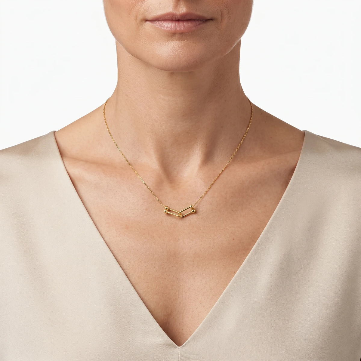Cadena en oro 18K de tejido veneciano con dije nexo interconectado de 10x4 mm.