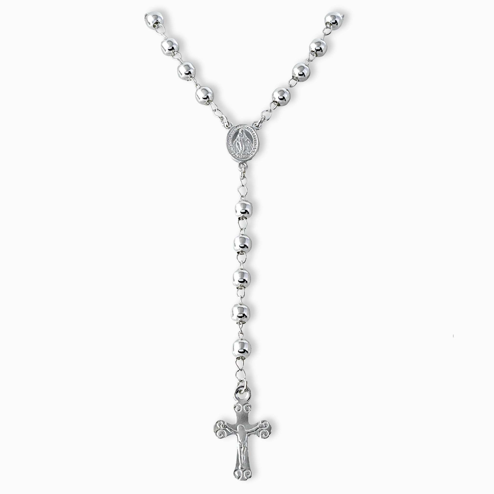Camándula rosario elaborada en plata ley 925 con balines lisos y cruz de 25 mm sobre fondo blanco.
