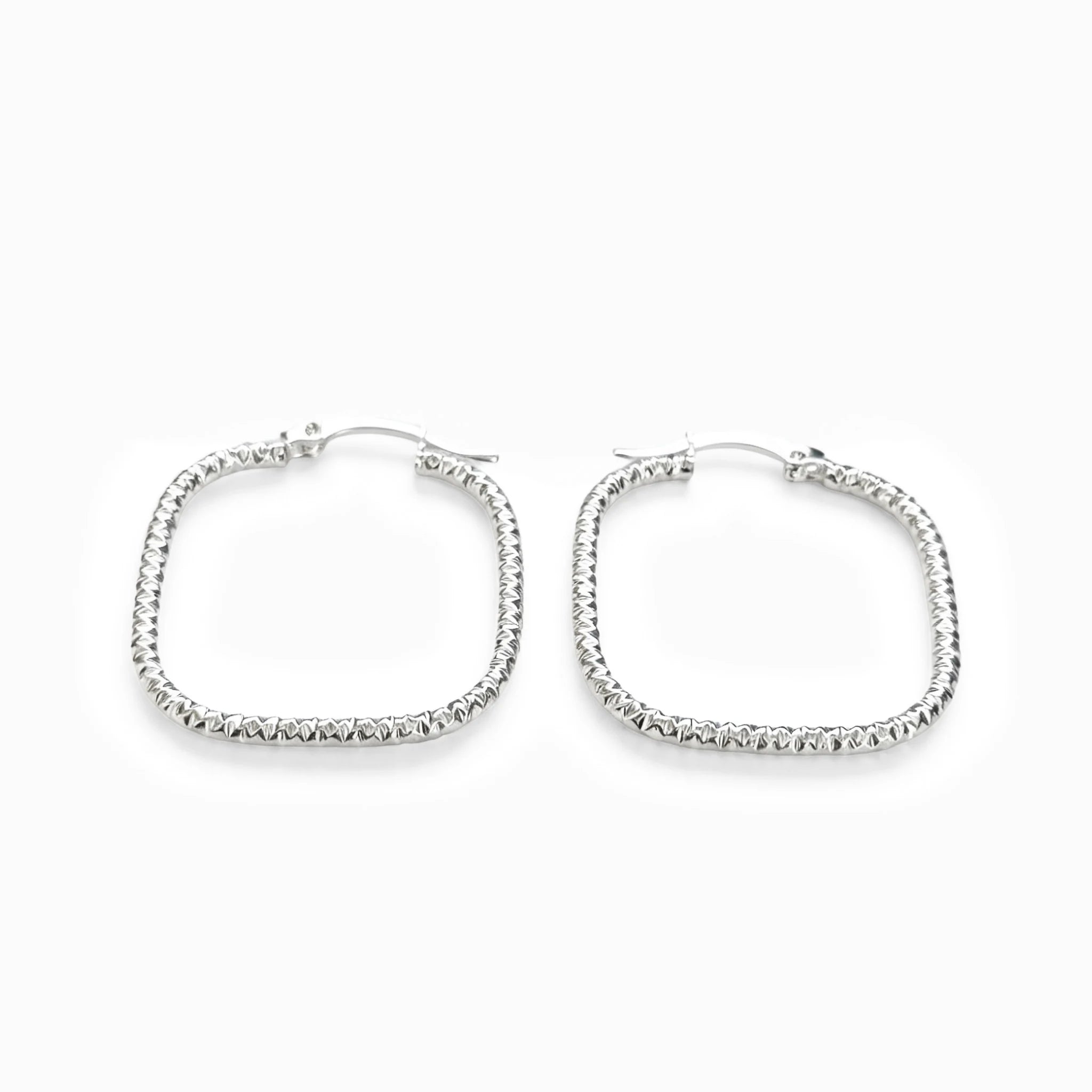 Candongas cuadradas con acabado diamantado de 27 mm en plata ley 925 para mujer