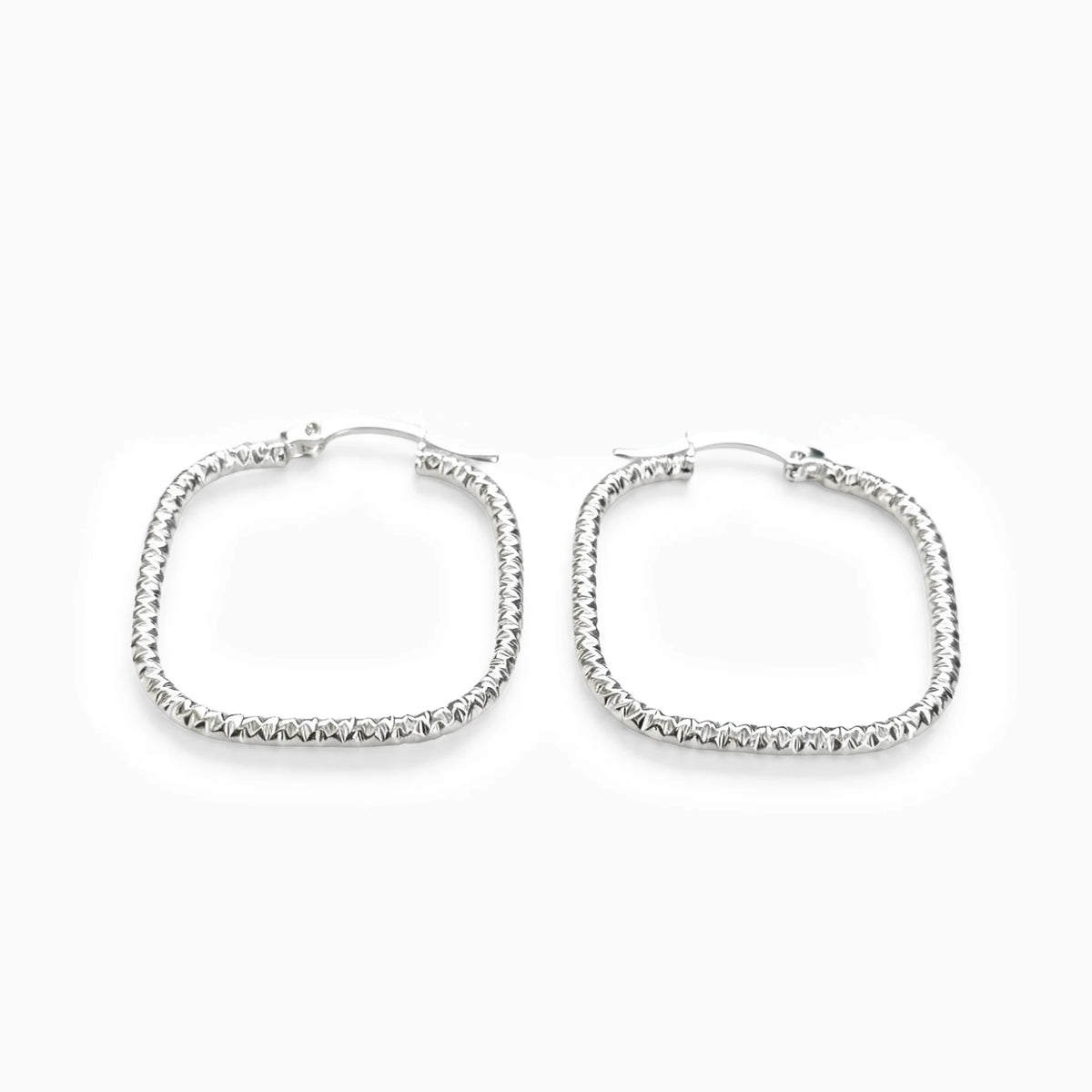 Candongas cuadradas con acabado diamantado de 27 mm en plata ley 925 para mujer